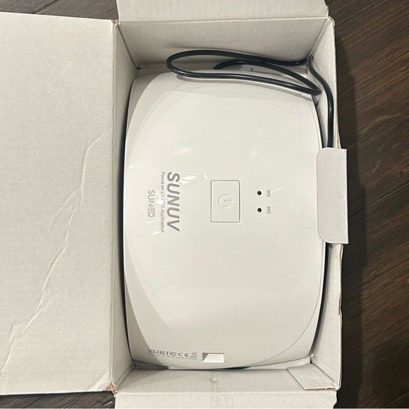 SUNUV LED/UV Nail Lamp & Sally Hansen Clear Top Coat - Picture 6 of 8